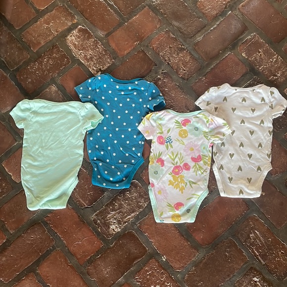 *Bundle* 4 Cloud Island Girl Onesies : 6-9 months - Picture 4 of 4